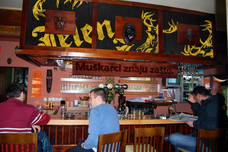 Jelen, Beer, Brending, cafe, pub